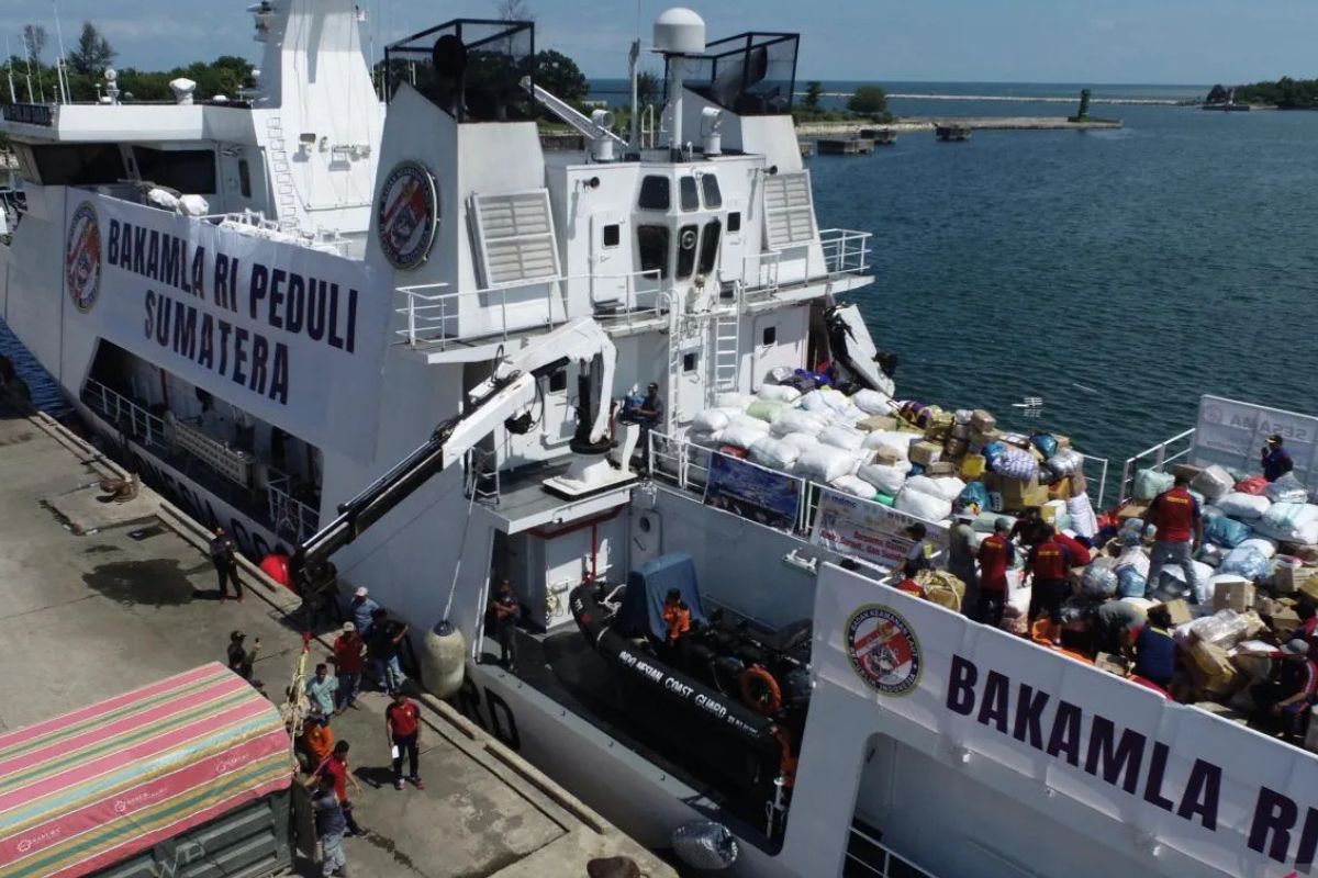 Bakamla antar logistik seberat 92,2 ton untuk korban bencana di Aceh
